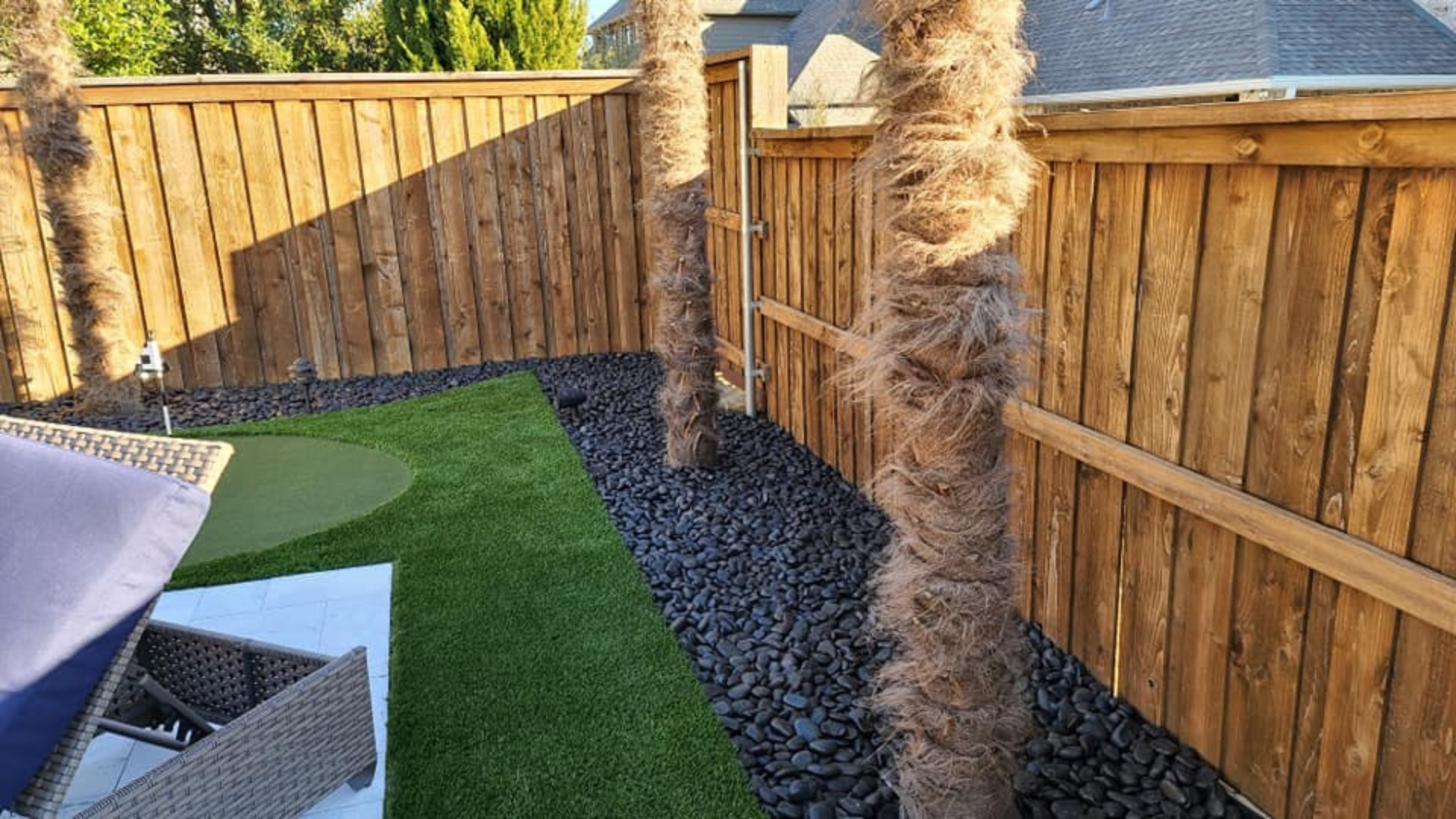 artificial-turf-putting-green-black-pebbles-palms-frisco-prosper-tx