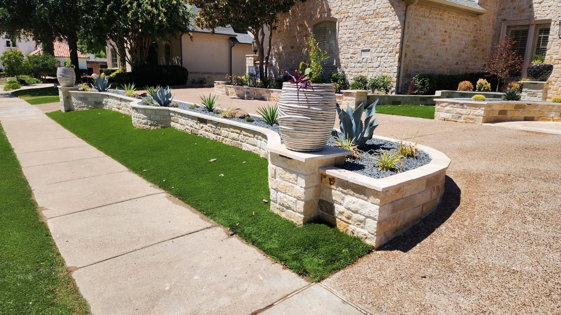 chopped-stone-driveway-border-black-rock-artificial-turf-prosper-frisco-tx
