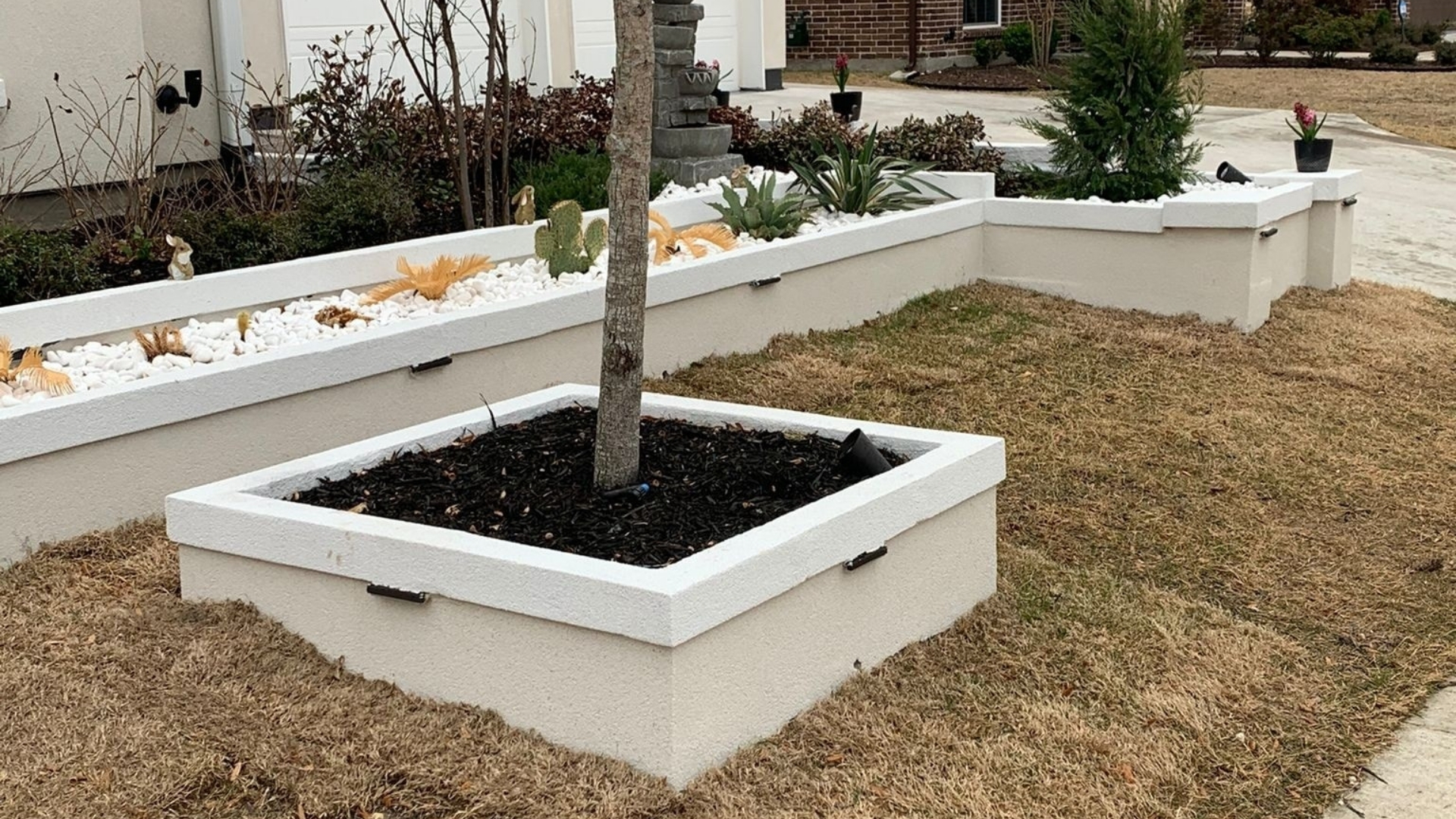 modern-stucco-raised-planters-white-rock-tree-well-prosper-frisco-tx