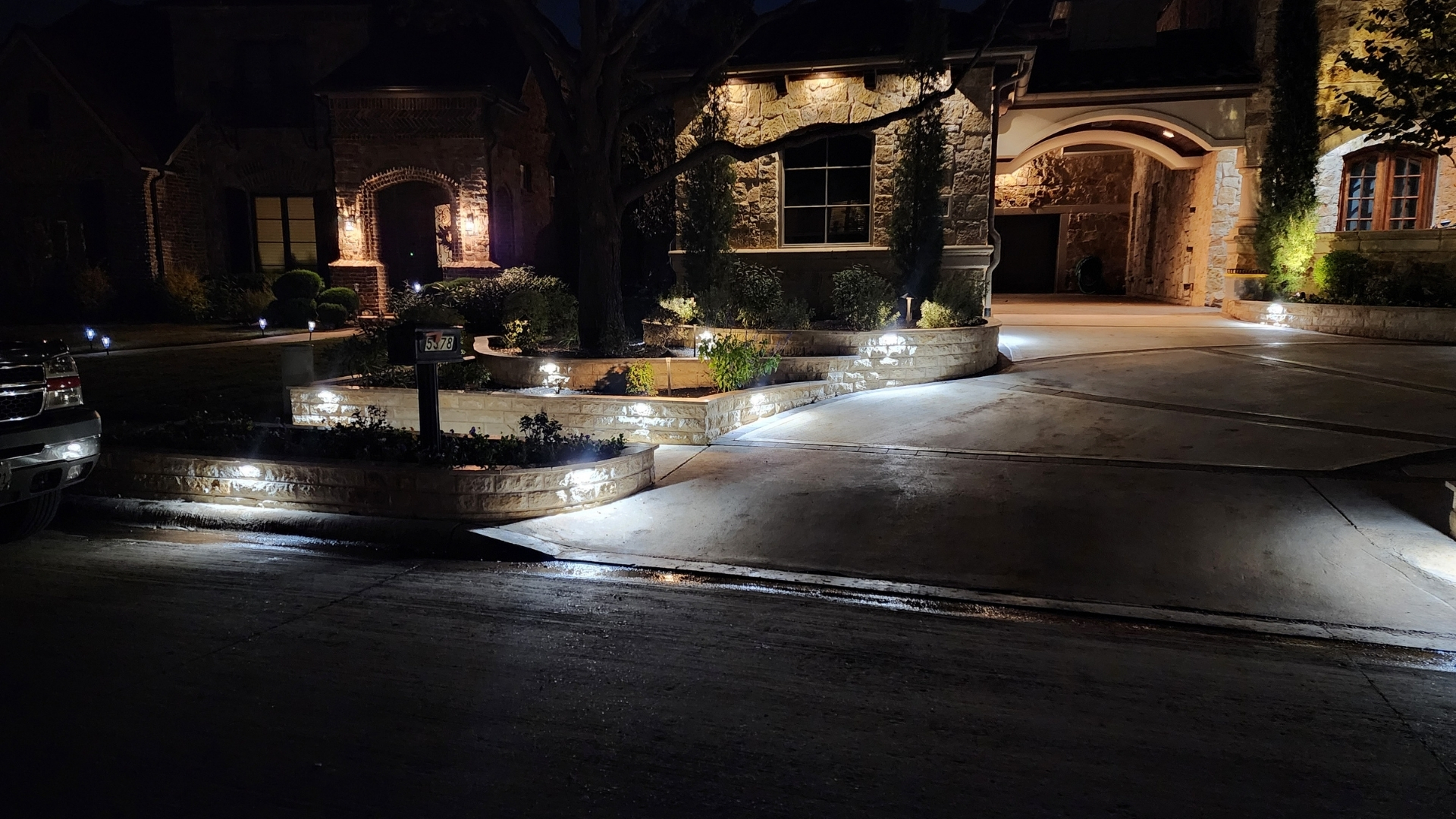 nighttime-driveway-planters-led-wall-lighting-prosper-frisco-tx